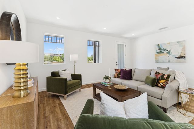 562 McMonigal Pl., San Antonio, TX 78210