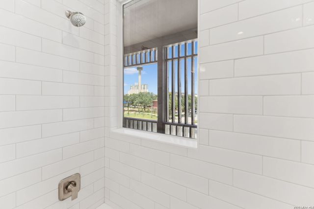 562 McMonigal Pl., San Antonio, TX 78210