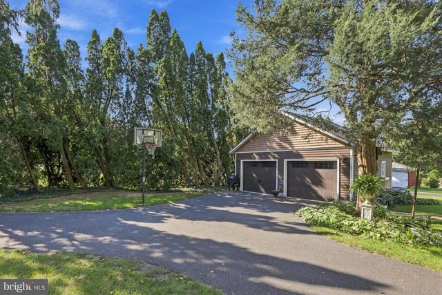 450 S BROAD ST, Lititz, PA 17543