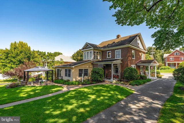 450 S BROAD ST, Lititz, PA 17543