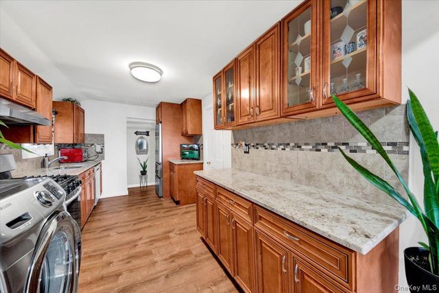 6 Edgewater Park 6D, Bronx, NY 10465