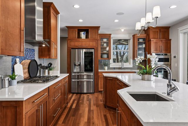 154 Babcock Lane, Wayzata, MN 55391