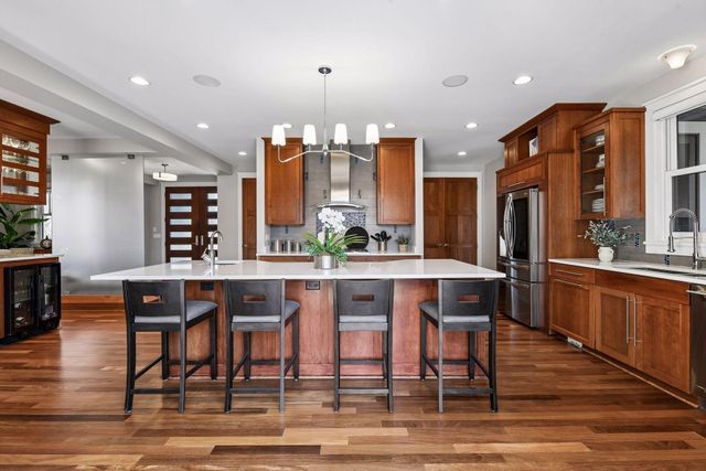 154 Babcock Lane, Wayzata, MN 55391