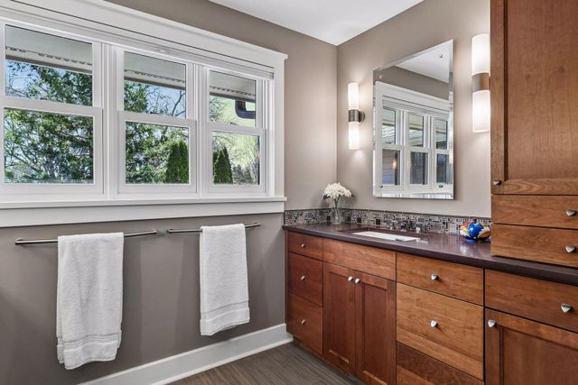 154 Babcock Lane, Wayzata, MN 55391