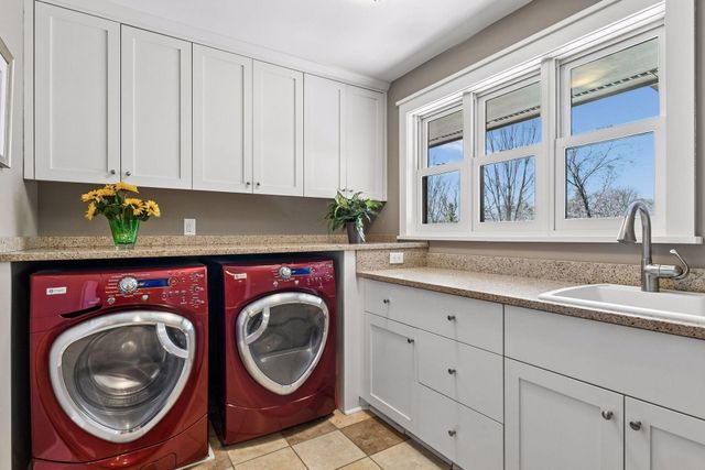 154 Babcock Lane, Wayzata, MN 55391