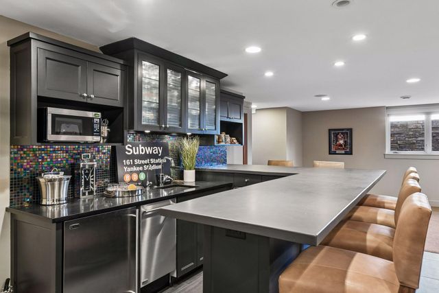 154 Babcock Lane, Wayzata, MN 55391