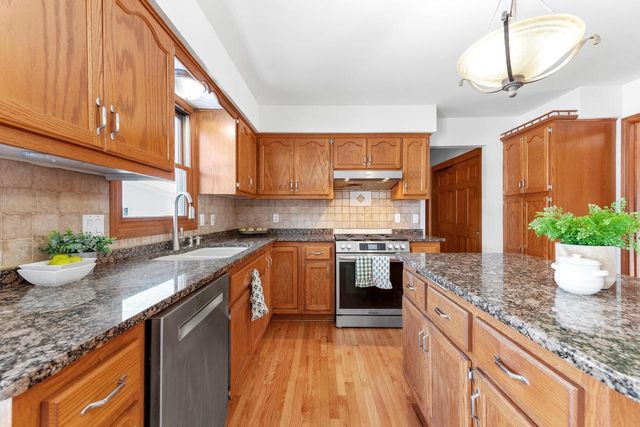 14040 W Glendale AVENUE, Brookfield, WI 53005