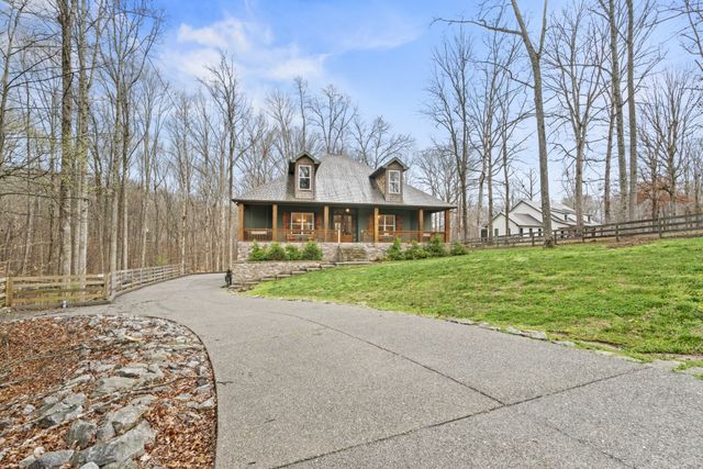 1073 Split Rail Cir, Kingston Springs, TN 37082