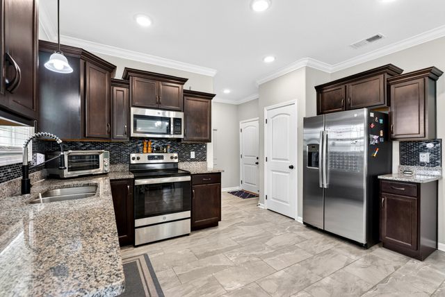 1489 Citadel DR, Clarksville, TN 37042