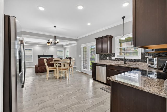 1489 Citadel DR, Clarksville, TN 37042