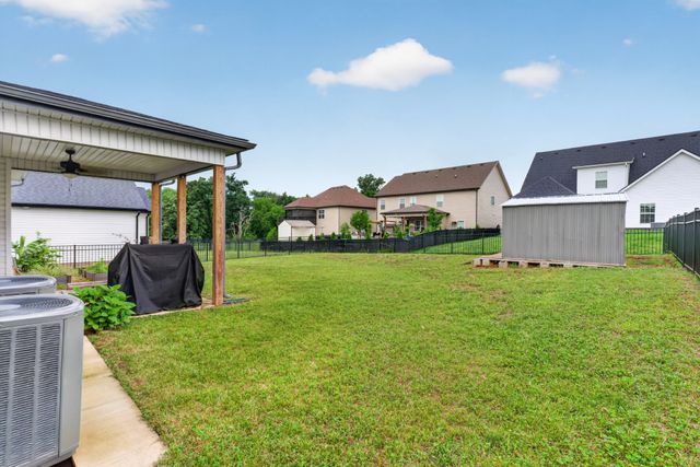 1489 Citadel DR, Clarksville, TN 37042