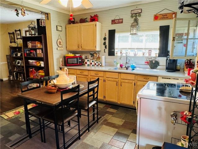 9 Castle Street, Vernon, NY 13421