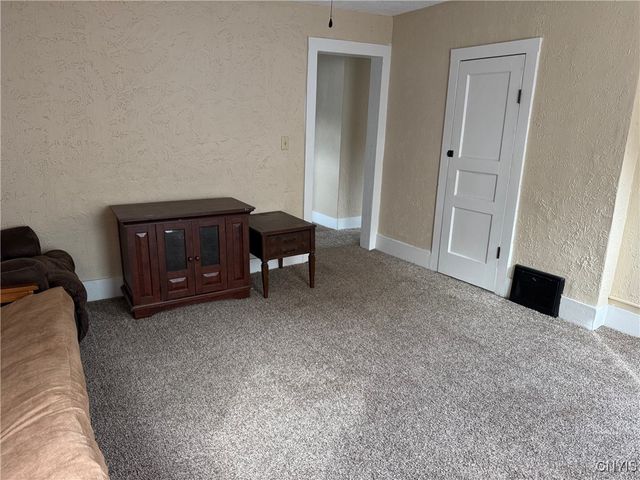 9 Castle Street, Vernon, NY 13421