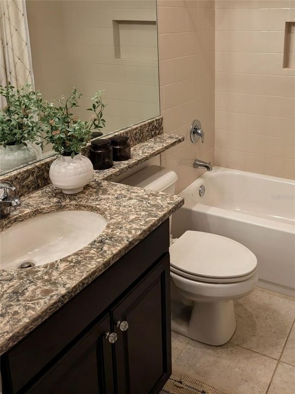 Image 8 of property listing at 12048 FIVE WATERS CIRCLE NA, Fort Myers, FL 33913