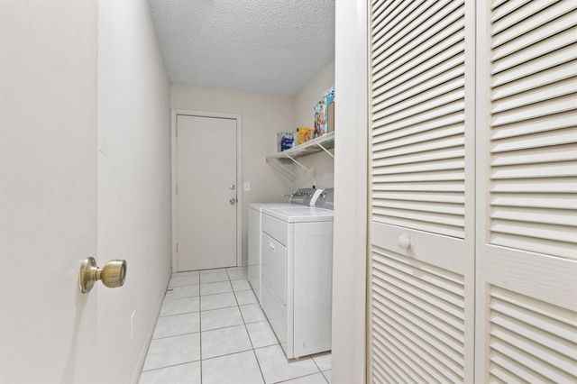 1202 SE Mcfarlane, Port St. Lucie, FL 34952