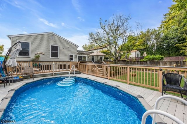 18 Mountainview Dr, Clifton City, NJ 07013