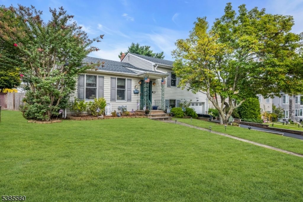 18 Mountainview Dr, Clifton City, NJ 07013