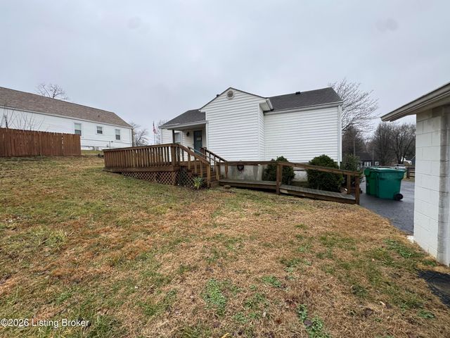 3807 Blanton Ln, Louisville, KY 40216