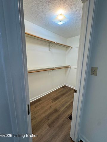 3807 Blanton Ln, Louisville, KY 40216