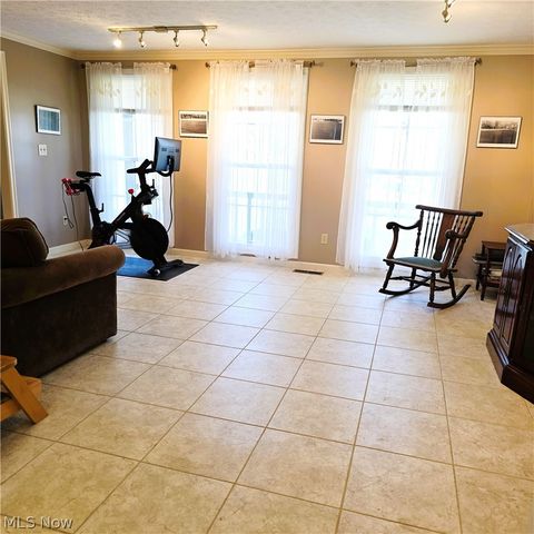 9898 Lakeview Circle, Strongsville, OH 44136