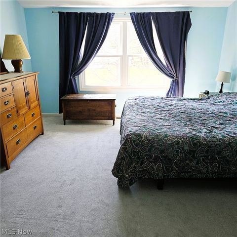 9898 Lakeview Circle, Strongsville, OH 44136