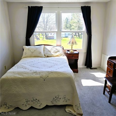 9898 Lakeview Circle, Strongsville, OH 44136