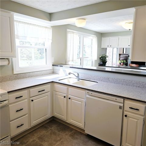 9898 Lakeview Circle, Strongsville, OH 44136