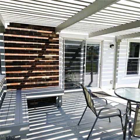 9898 Lakeview Circle, Strongsville, OH 44136