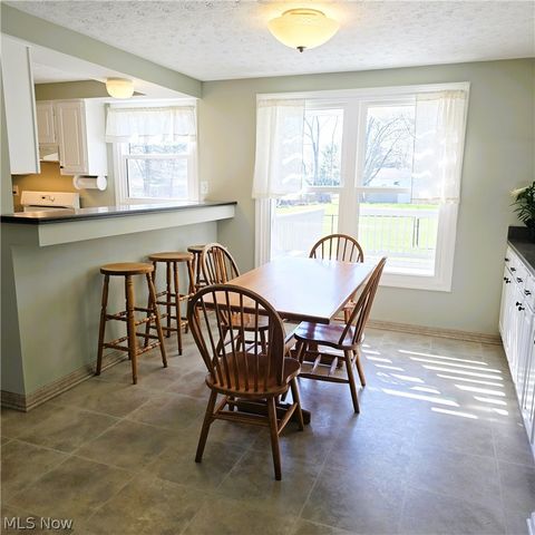 9898 Lakeview Circle, Strongsville, OH 44136