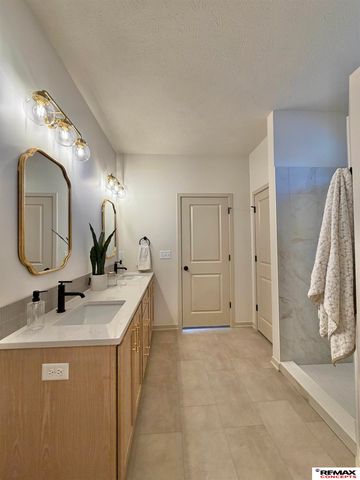 2125 S 95 Street, Lincoln, NE 68520