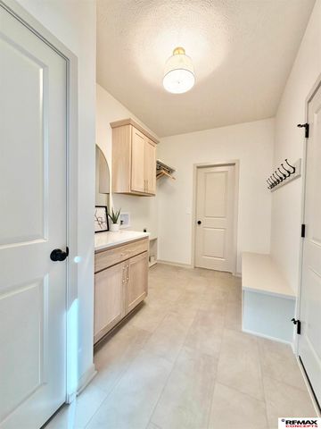 2125 S 95 Street, Lincoln, NE 68520