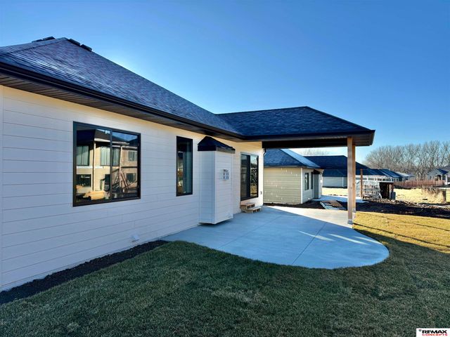 2125 S 95 Street, Lincoln, NE 68520