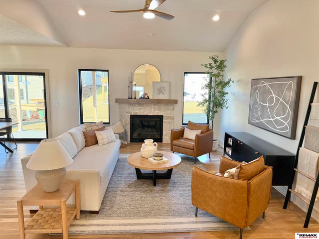 2125 S 95 Street, Lincoln, NE 68520