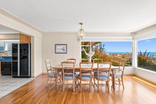 102 32nd Avenue, Santa Cruz, CA 95062