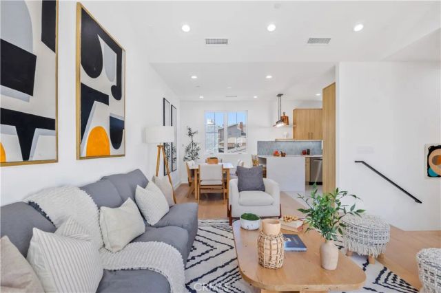 2420 Ives Lane B, Redondo Beach, CA 90278