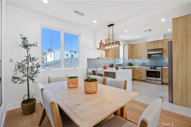 2420 Ives Lane B, Redondo Beach, CA 90278