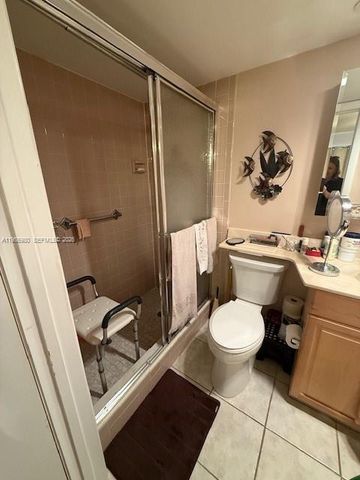 414 SE 10th St 102, Dania Beach, FL 33004