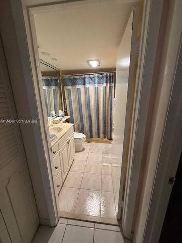 414 SE 10th St 102, Dania Beach, FL 33004