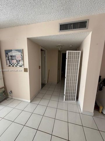 414 SE 10th St 102, Dania Beach, FL 33004