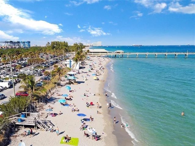 414 SE 10th St 102, Dania Beach, FL 33004