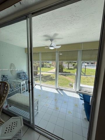 414 SE 10th St 102, Dania Beach, FL 33004