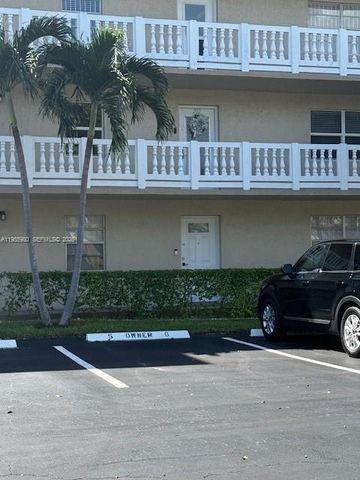 414 SE 10th St 102, Dania Beach, FL 33004