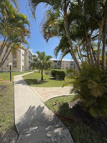 414 SE 10th St 102, Dania Beach, FL 33004