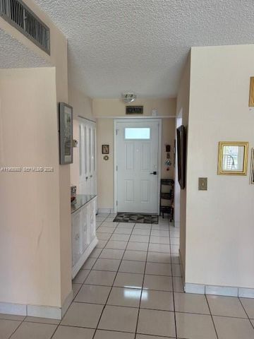 414 SE 10th St 102, Dania Beach, FL 33004