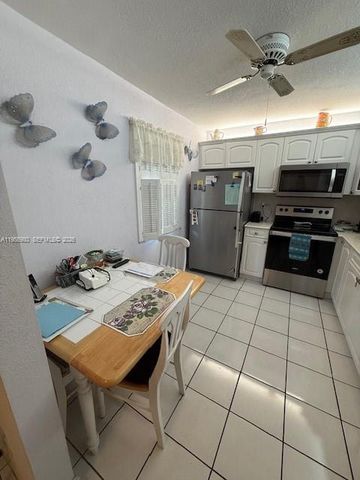 414 SE 10th St 102, Dania Beach, FL 33004