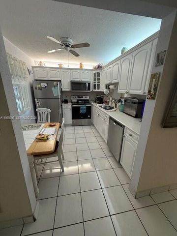 414 SE 10th St 102, Dania Beach, FL 33004
