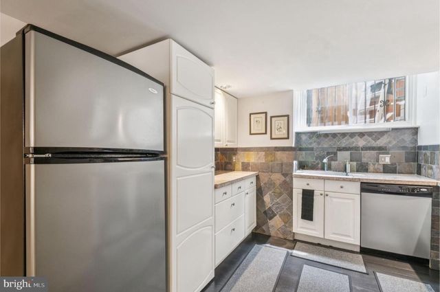 523 S LEITHGOW ST, Philadelphia, PA 19147