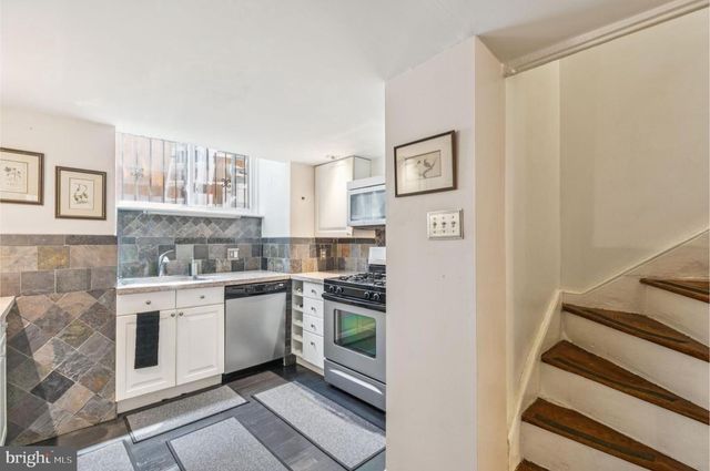 523 S LEITHGOW ST, Philadelphia, PA 19147