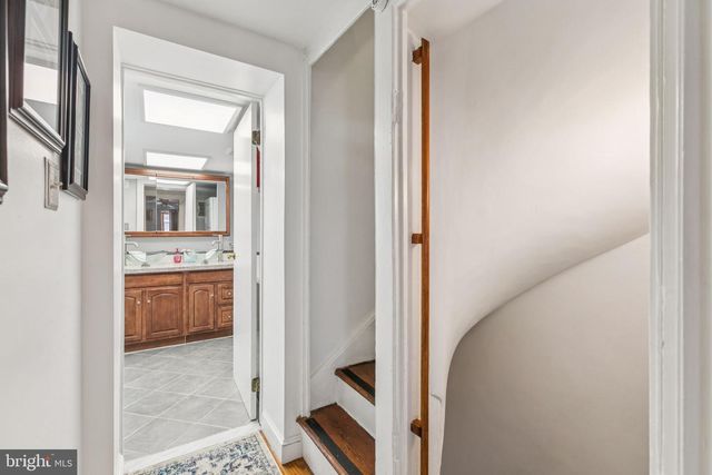 523 S LEITHGOW ST, Philadelphia, PA 19147