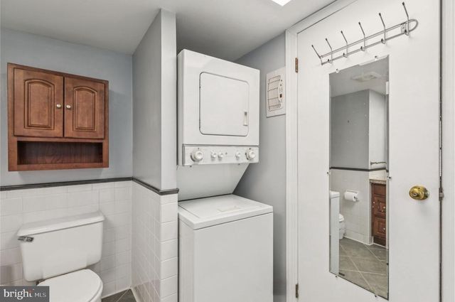 523 S LEITHGOW ST, Philadelphia, PA 19147